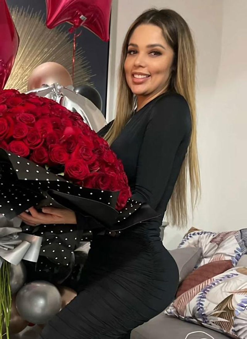 Influencerița Esmeralda Ferrer Garibay a fost găsită moartă alături de copii și soț.