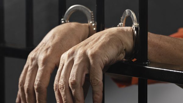 Incredibil, dar adevărat! Un bărbat a stat 30 de ani după gratii pentru o crimă pe care NU a comis-o: "Tribunalul a confirmat astăzi". Detalii revoltătoare dintr-un caz care șochează lumea