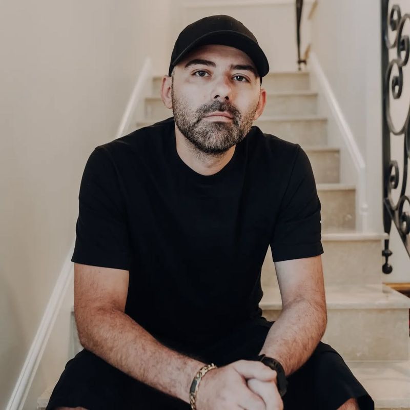 Spike s-a afișat cu noua iubită