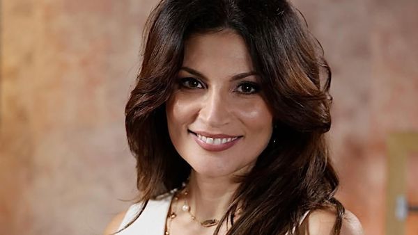 Momente de panică pentru Ioana Ginghină! Actrița, la un pas să ardă &icirc;n propria casă. Focul aprins &icirc;n grădină de un vecin neglijent a ajuns la proprietatea ei și a făcut ravagii: &bdquo;Ia uitați ce e aici&rdquo;