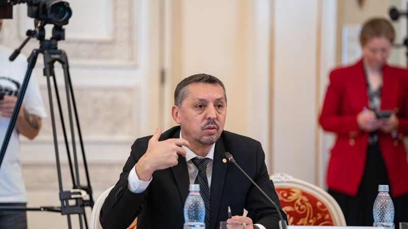 Ministrul Educației, despre măsurile care au creat haos &icirc;n &icirc;nvățăm&acirc;nt: &bdquo;Fără ele nu aveam salariile şi bursele acoperite p&acirc;nă la sf&acirc;rşitul anului&rdquo;. Ce a declarat Daniel David cu o zi &icirc;nainte să &icirc;nceapă școala?