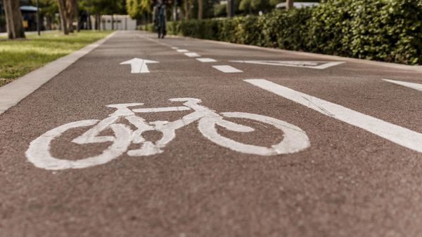 O tragedie cu un final dureros. Ce au găsit lângă trupul biciclistului spulberat de o mașină a schimbat anchetatorii la față. Ultimele secunde ale victimei, rescrise de un detaliu cutremurător descoperit la fața locului. Trecătorii s-au oprit în tăcere