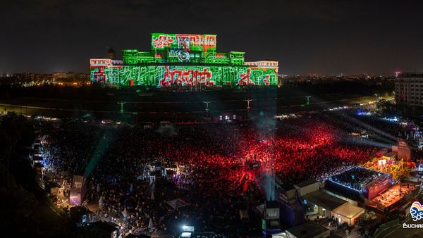 iMapp Bucharest are loc &icirc;n 20 şi 21 septembrie, &icirc;n Piaţa Constituţiei. George Enescu şi Constantin Br&acirc;ncuşi, onoraţi prin două lucrări de video mapping. &Icirc;n program: raliu cu 100 de maşini
