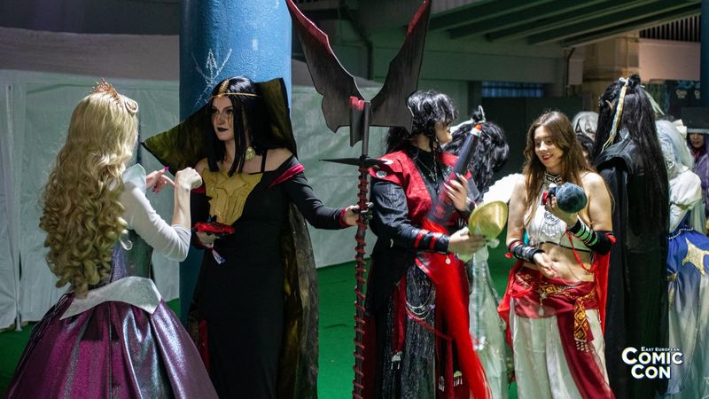 Bucureștiul găzduiește o nouă ediție East European Comic Con &icirc;n weekend! Fanii se vor &icirc;nt&acirc;lni cu mai mulți actori din producții celebre și vor avea parte de experiențe inedite. C&acirc;t costă ultimele bilete disponibile?