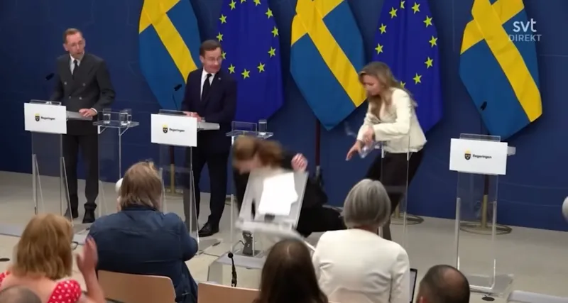 Momentul în care noul ministru al Sănătății din Suedia leșină în direct 