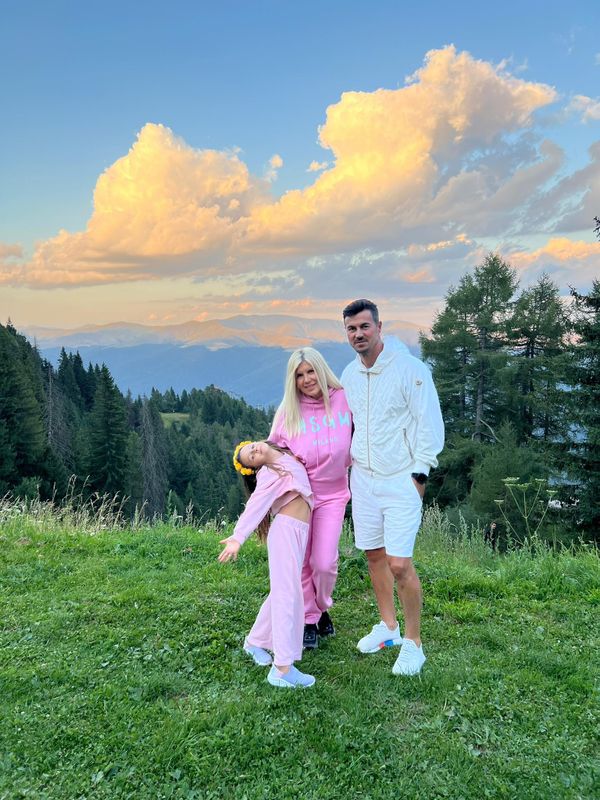 Emoții mari pentru Elena Udrea! Ce spune despre prima zi de școală a fiicei sale: &bdquo;Lucrul cu adevărat extraordinar este minunea pe care Dumnezeu a făcut-o, ca eu să fiu &icirc;n sf&acirc;rșit cu ea&rdquo;
