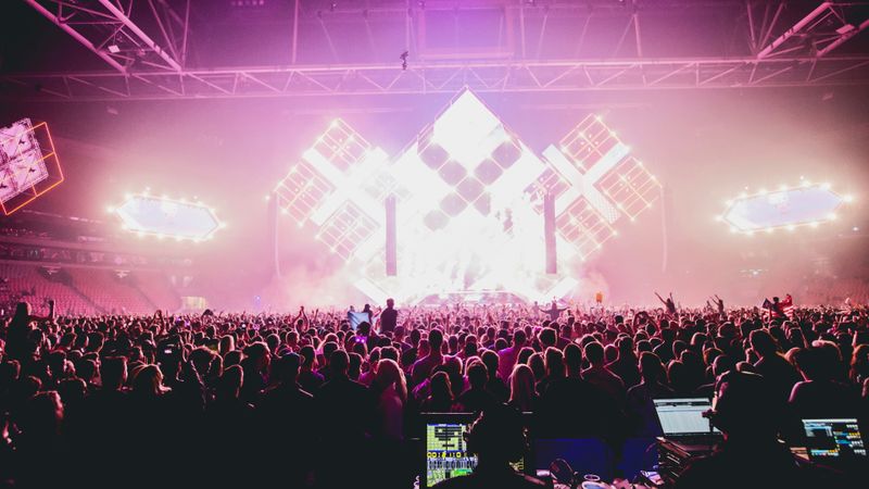 Ce faci &icirc;n weekendul 12-14 septembrie 2025. Topul celor mai tari festivaluri din București: Unforgettable, Comic Con, Lăutăresele la Grădina Botanică și Festivalul Mustului și Pastramei