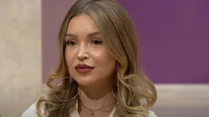 NU o mai recunoști! Ce a făcut Veronica &icirc;n emisie i-a lăsat mască pe toți. A intrat pe platou calmă, dar a devastat tot ce i-a ieșit &icirc;n cale. Concurenta din Casa Iubirii spune tot și nu are milă de NIMENI: "Am c&acirc;țiva pe listă să-i demasc". Ce DOVEZI are