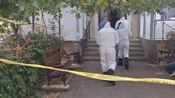 Sora profesoarei din Drobeta Turnu Severin găsită moartă &icirc;n casă alături de fiul ei neagă că și-ar fi ucis copilul. S-a luptat 10 ani să devină mamă: "Nu s-a sinucis, scurt". Ce a scos la iveală răstoarnă cazul