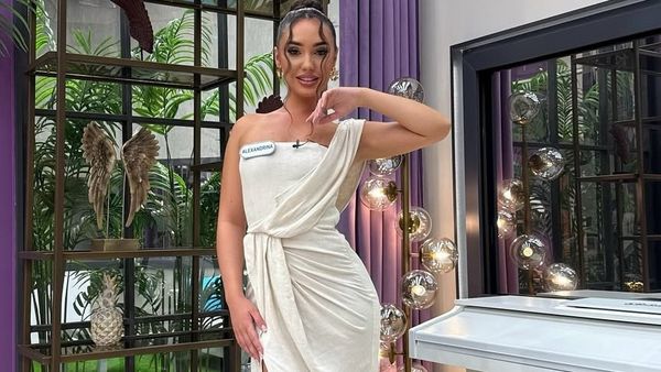 VIDEO AȘA NU AI MAI VĂZUT-O NICIODATĂ! Concurenta din Casa Iubirii, în ipostaze care au lăsat publicul MASCĂ. Postarea a dezlănțuit reacții vehemente: "Cum să nu fie invidioasă Veronica". TRANSFORMAREA Alexandrinei a șocat susținătorii