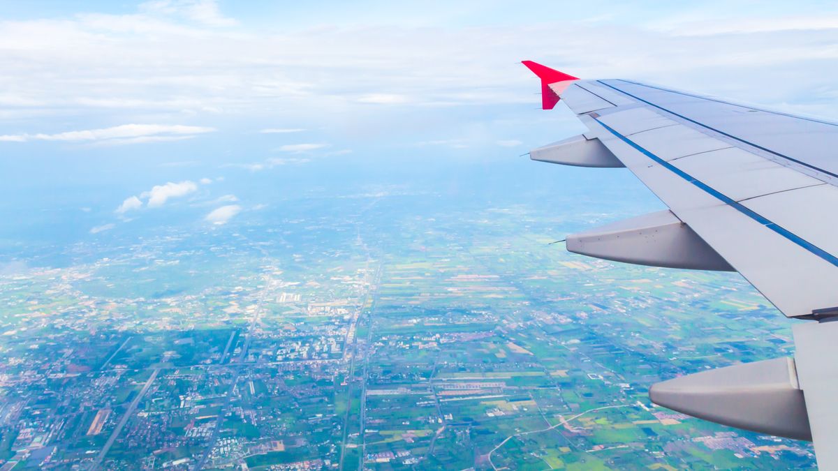 30 de pasageri s-au luat la bătaie în avion 