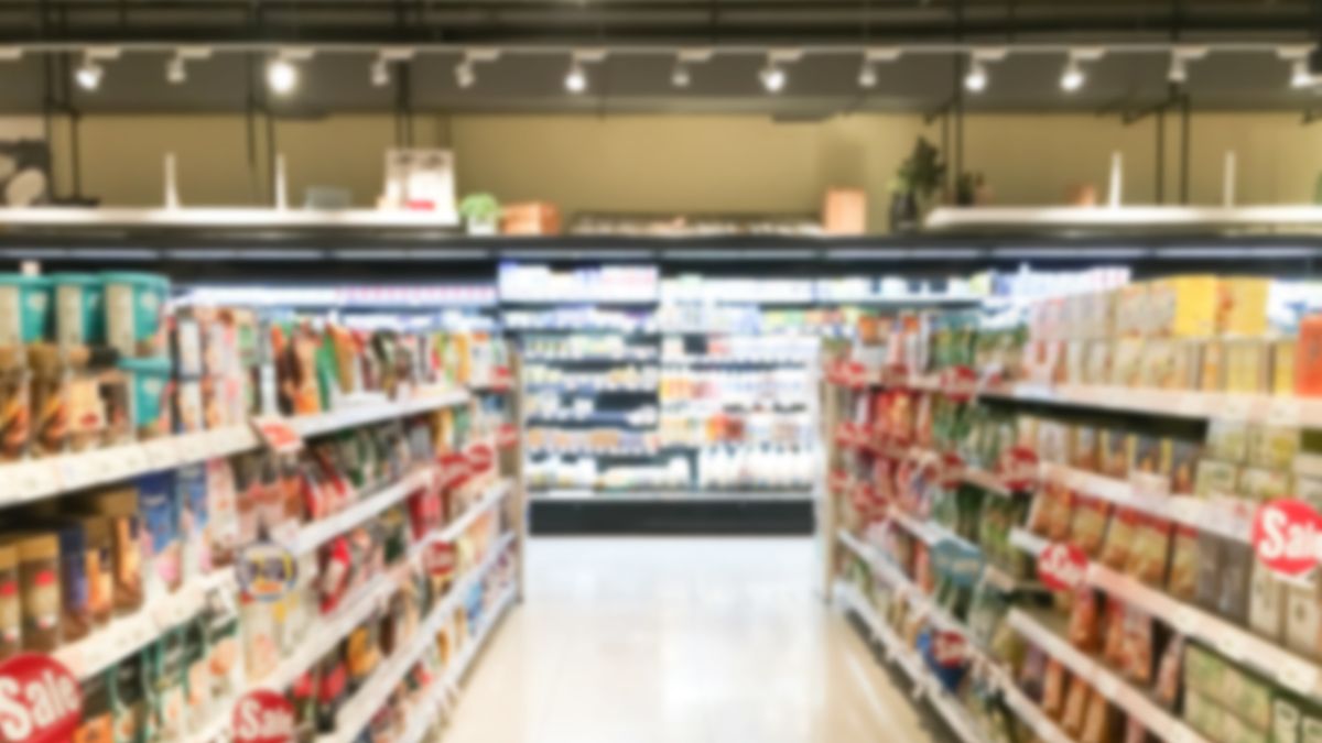 Cântăreața prinsă la furat într-un hypermarket din Târgu Jiu reacționează DUR