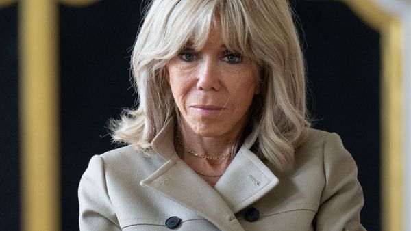 Ce "dovezi stiintifice" va prezenta in instanta Brigitte Macron pentru a demonstra ca este FEMEIE