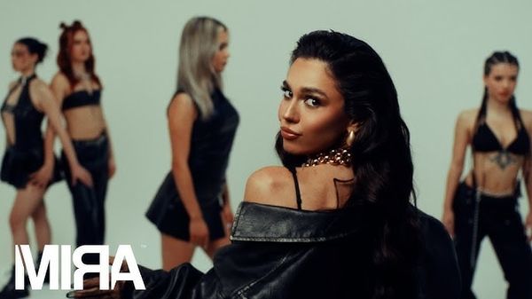 HIT alert! Ești gata de PLAY?! NU o să te poți opri din ascultat. Noua piesă lansată de Mira cucerește playlist-urile. "Yanana" este vibe-ul perfect