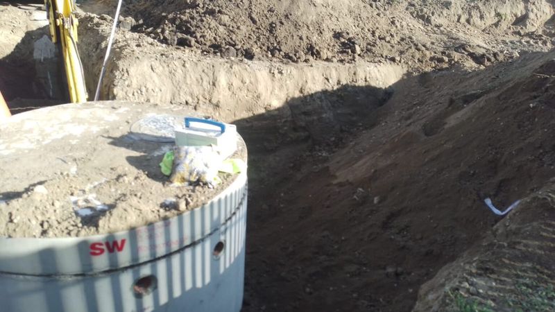 Bărbat surprins de un mal de pământ