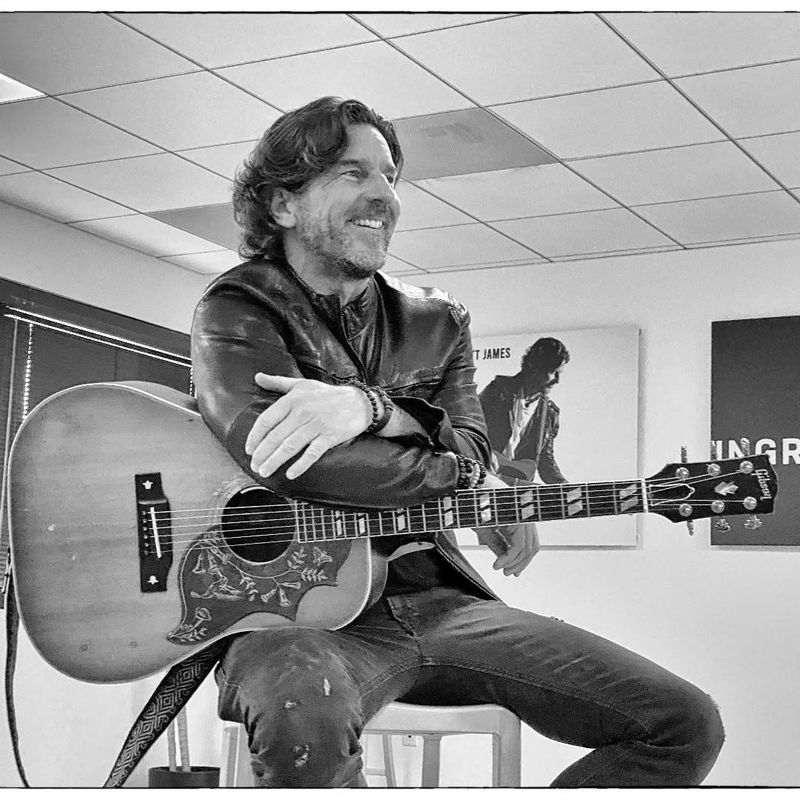 Brett James s-a stins din viață 