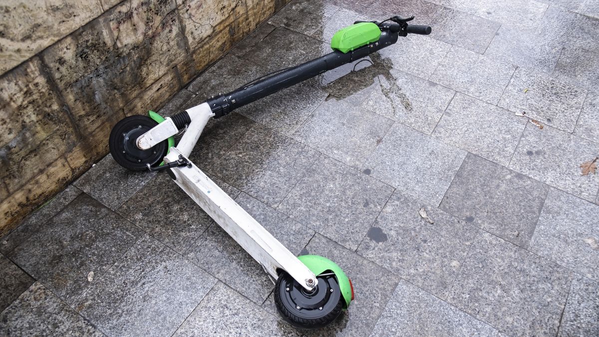 Băiatul de 13 ani din Sibiu, care a căzut cu trotineta electrică, a murit