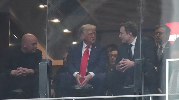 Trump și Musk, fata in fata la comemorarea lui Charlie Kirk: „Am auzit că vrei să stăm de vorbă” Ce și-au spus cu adevărat cei doi
