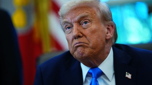 Donald Trump le indeamna pe femei sa nu mai ia paracetamol in sarcina