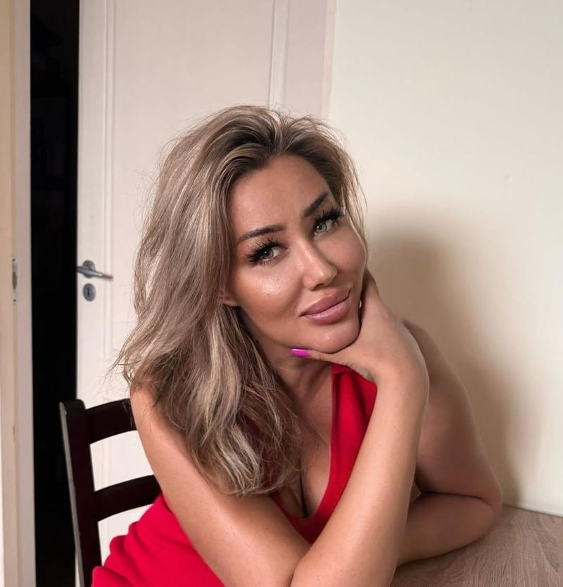 Sabina Cornea, desfigurata de sot