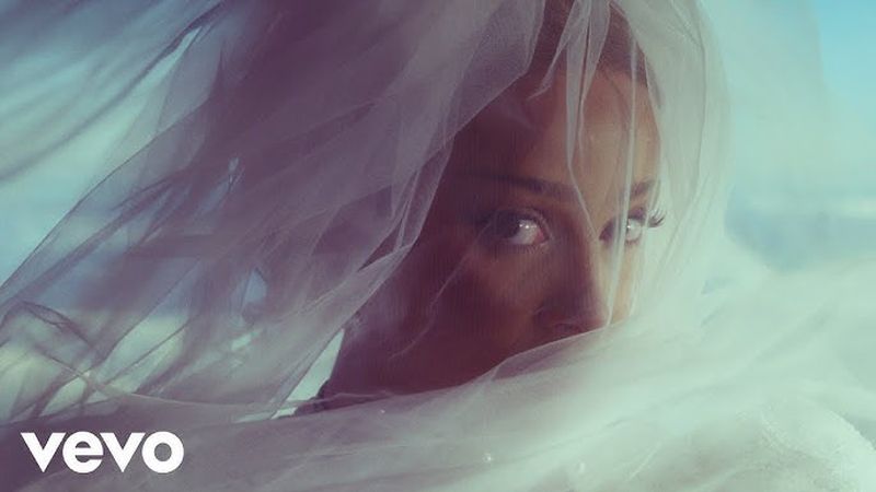 Doja Cat a dat PLAY la toamnă cu un HIT! Piesa "Stranger" e fix ce n-ai știut că-ți lipsește. E mood-ul perfect pentru zilele acestea
