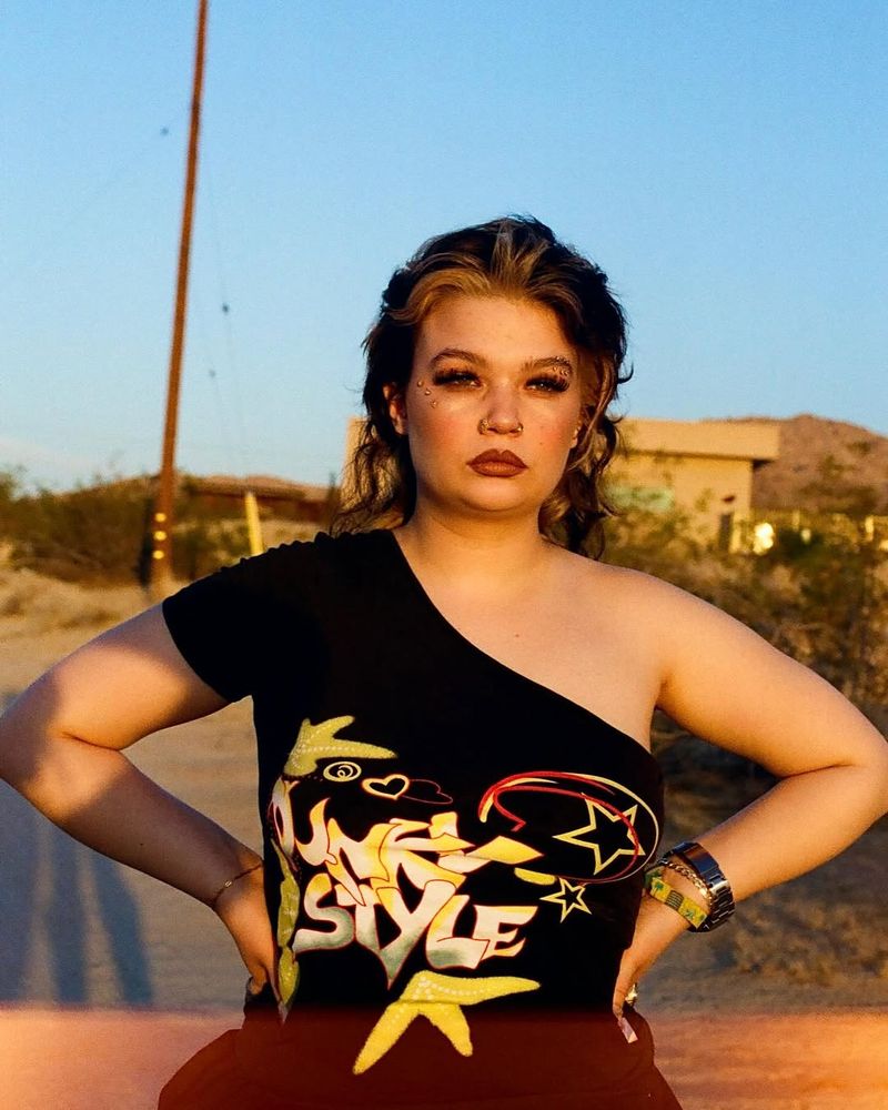 Lola Young anunță că își anulează restul turneului 