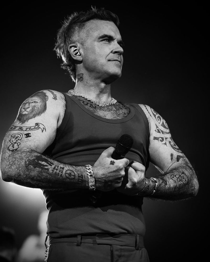 Doi ofițeri au fost reținuți după ce au luat mită de la șoferii lui Robbie William, înainte de concertul din Bulgaria 