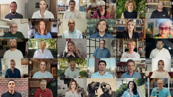 Trupa Taxi a lansat "C&acirc;nd Rinocerii". Rebengiuc, Bendeac, Cărtărescu, Baconschi, David Popovici, Emilia Şercan, &icirc;ntre cele 31 de personalităţi care apar &icirc;n videoclip
