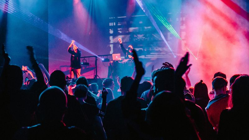 Ce faci &icirc;n weekendul 4-5 octombrie 2025. Topul festivalurilor și t&acirc;rgurilor organizate &icirc;n București. Locurile pe care nu trebuie să le ratezi pentru un sf&acirc;rșit de săptăm&acirc;nă de neuitat