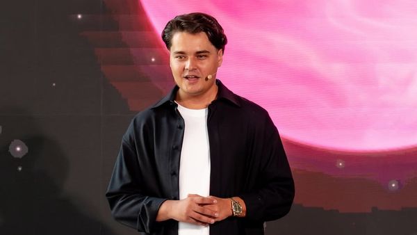 De ce s-a supărat Liviu Vârciu pe Selly? „M-a terorizat cu telefonul”. Motivul pentru care artistul nu vrea să mai audă de celebrul vlogger. O promisiune uitată l-a făcut să refuze orice colaborare: „Mie îmi plac oamenii serioși”