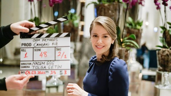 „Fata de la fereastră" își caută drumul către libertate, din 7 octombrie, de la ora 20:00, la Kanal D