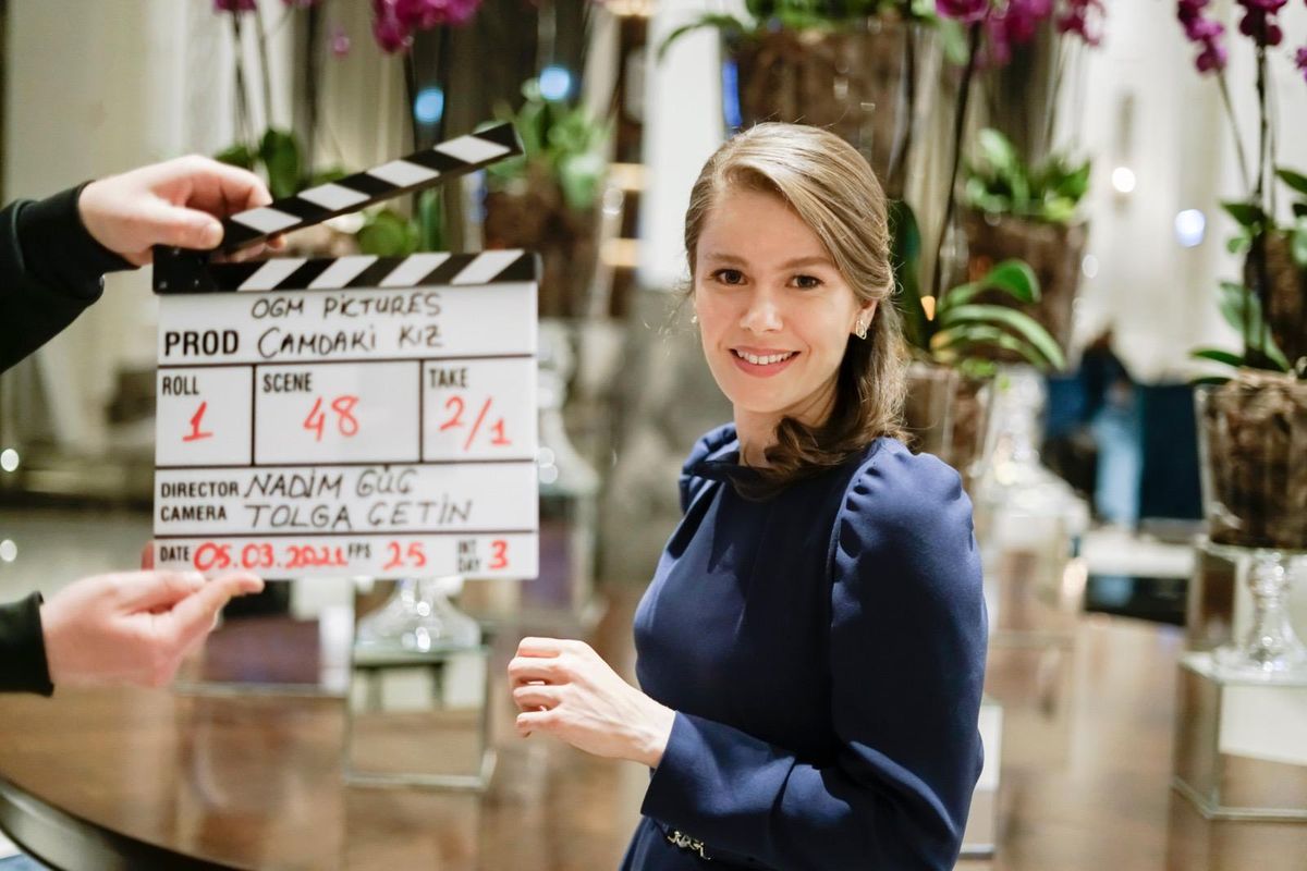 „Fata de la fereastră" își caută drumul către libertate, din 7 octombrie, de la ora 20:00, la Kanal D