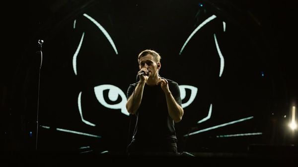Denis Roabeș, solistul de la The Motans, primele declarații după ce a devenit tată pentru a doua oară: &bdquo;Este foarte, foarte frumos, dar există niște provocări pe care trebuie să le depășești.&rdquo; Ce nume special a ales pentru fiul lui?