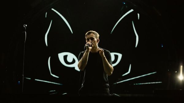 Denis Roabeș, solistul de la The Motans, primele declarații după ce a devenit tată pentru a doua oară: „Este foarte, foarte frumos, dar există niște provocări pe care trebuie să le depășești.” Ce nume special a ales pentru fiul lui?