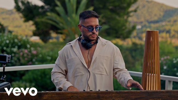 JONAS BLUE & MALIVE - Edge Of Desire