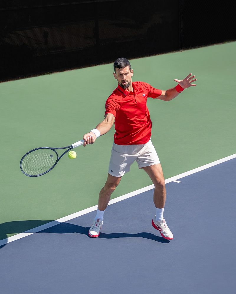 Novak Djokovici, puternic afectat de condițiile meteo din Shanghai 