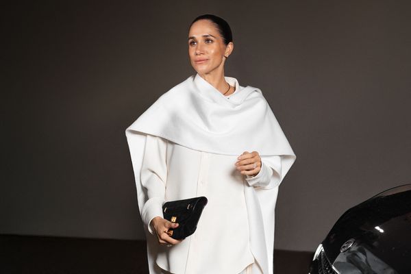 Meghan Markle, acuzată de lipsă de respect: și-a filmat picioarele &icirc;n limuzină, la c&acirc;țiva metri de locul unde a murit prințesa Diana