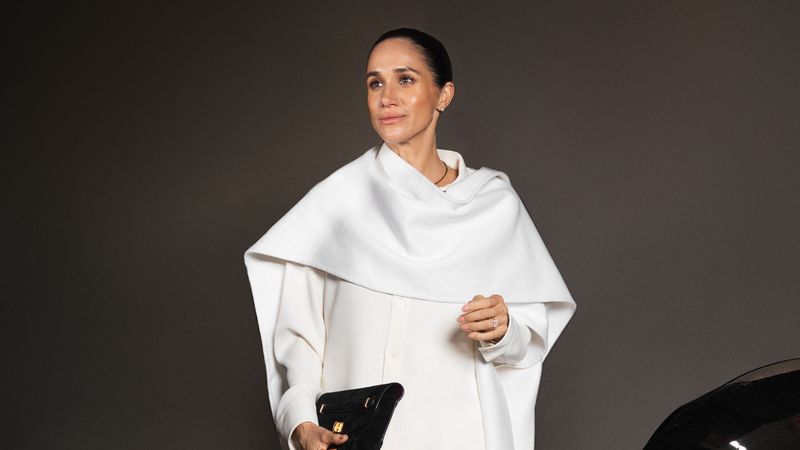 Meghan Markle, acuzată de lipsă de respect: și-a filmat picioarele &icirc;n limuzină, la c&acirc;țiva metri de locul unde a murit prințesa Diana