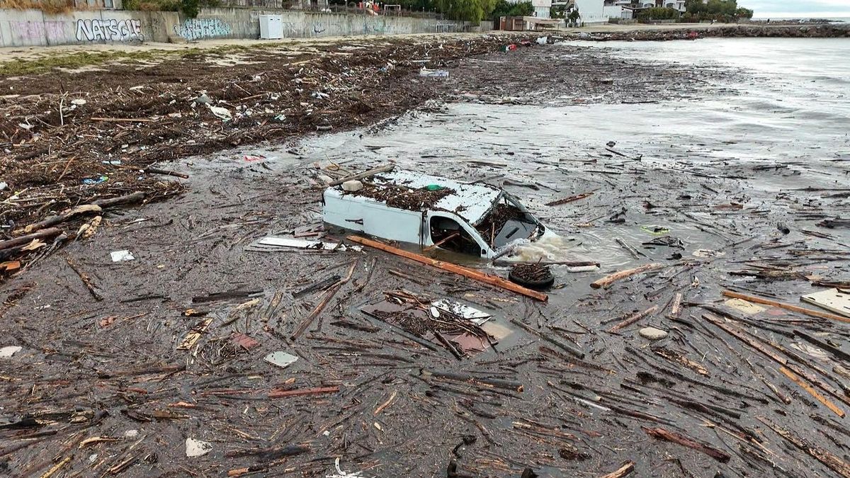 Trei persoane au murit in inundatiile din Elenite, Bulgaria