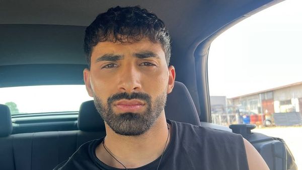 Ce s-a întâmplat cu Ahmed după date-ul cu Veronica? Toată lumea a observat același lucru la concurentul din Casa Iubirii. A RECUNOSCUT și el "Sunt așa supărat". A încercat să ASCUNDĂ, dar n-a reușit