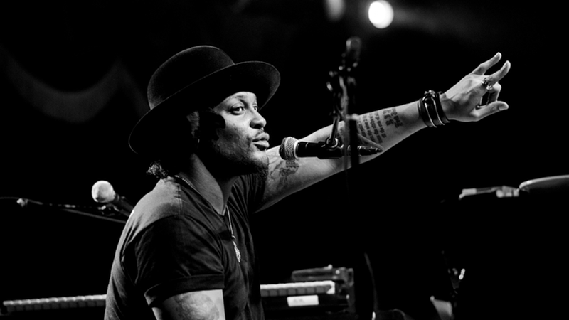 DOLIU &icirc;n industria muzicală! D&rsquo;Angelo, legenda muzicii R&B, s-a stins din viață la 51 de ani. Cu ce probleme de sănătate se confrunta artistul?