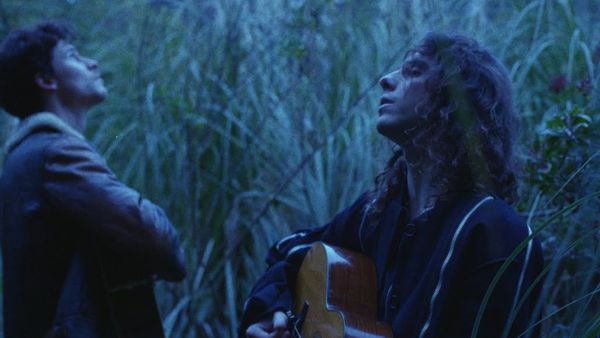 Un HIT proaspăt în playlistul tău! Ascultă "Home", noua piesă lansată de Eddie Benjamin și Shawn Mendes. Trebuie să o auzi