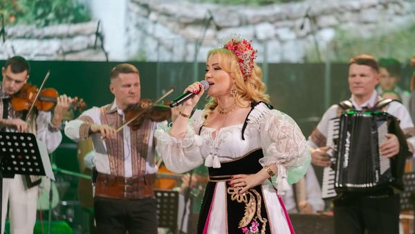 Adriana Ochișanu, dată în judecată! Prima reacție a îndrăgitei interprete: „Cu mult dezgust am citit acum....” Artista primește încă o lovitură, după ce fiul ei a fost în comă