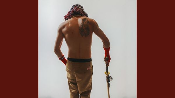 Killa Fonic tocmai a lansat albumul "Por La Plata Y Por Amor" și deja fanii sunt &icirc;n extaz! A pus suflet &icirc;n fiecare vers. Iată cum sună cele 6 piese: "Se manifestă ca un portal către lumea latino"