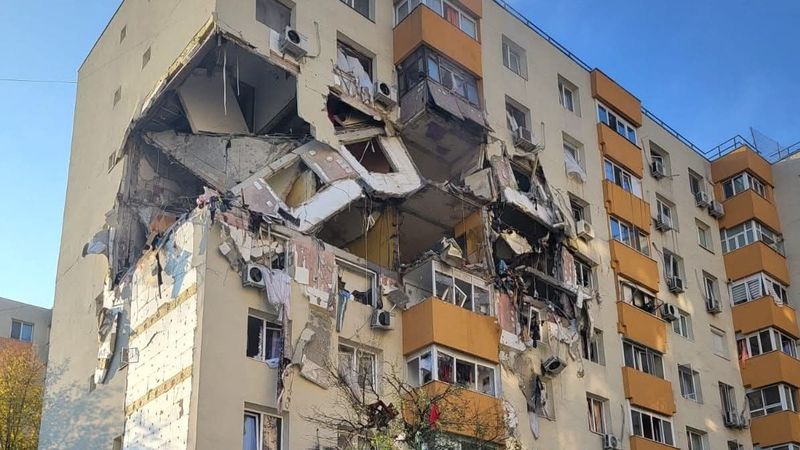 Arafat, &icirc;n cazul exploziei din sectorul 5 al Capitalei: "Blocul e cu risc de colaps. Rugăm să nu intraţi &icirc;n clădire pentru că este foarte periculos"