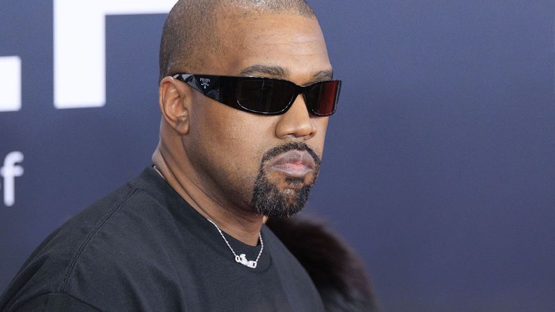 Kanye West candidează oficial la președinția SUA in 2028: &bdquo;Voi aduce pace mondială prin credință, modă și diplomație futuristă!&rdquo;