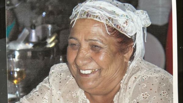 Frații Pian, răpuși de durere după moartea mamei lor. O viață întreagă le-a fost sprijin, acum doar tăcerea o mai strigă: "Măicuța mea, Mila mea". MESAJUL care a făcut comunitatea apropiată clanului Duduianu să plângă 