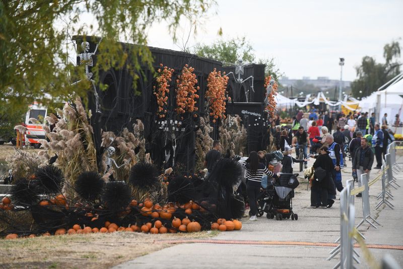 Show spectaculos la West Side Hallo Fest! 250 de drone vor proiecta personaje de Halloween pe cer