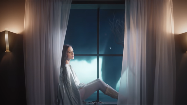 Poppy, artista nominalizată de două ori la Grammy, lansează piesa "Unravel"