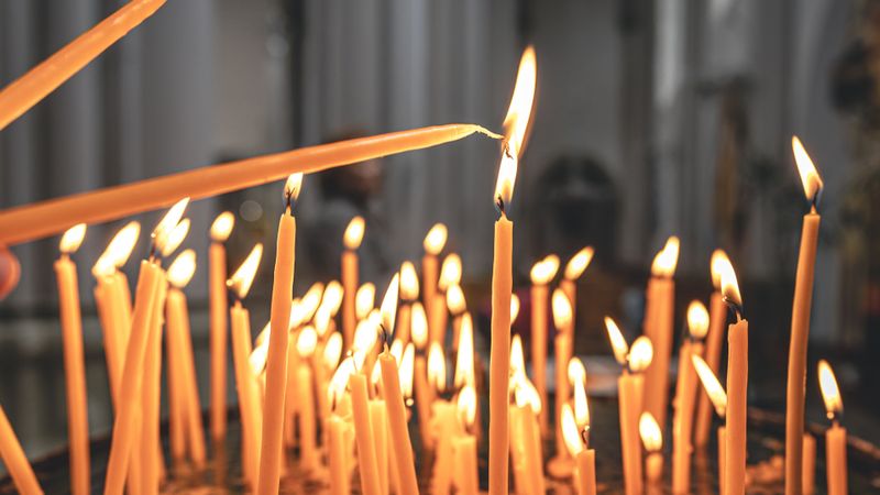 Moșii de toamnă 2025. Ce nu ai voie să faci sub nicio formă pe 1 noiembrie? Tradițiile și obiceiurile pe care le respectă creștinii &icirc;n S&acirc;mbăta Morților